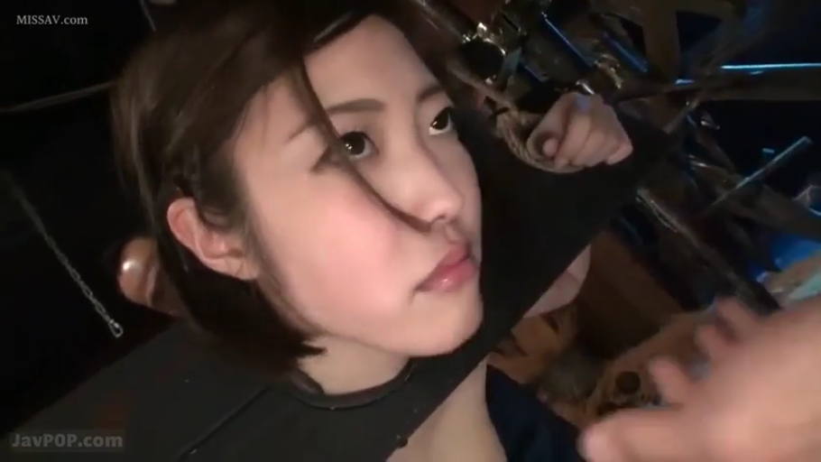 室内 · 脸部 · 束缚装 · 被固定