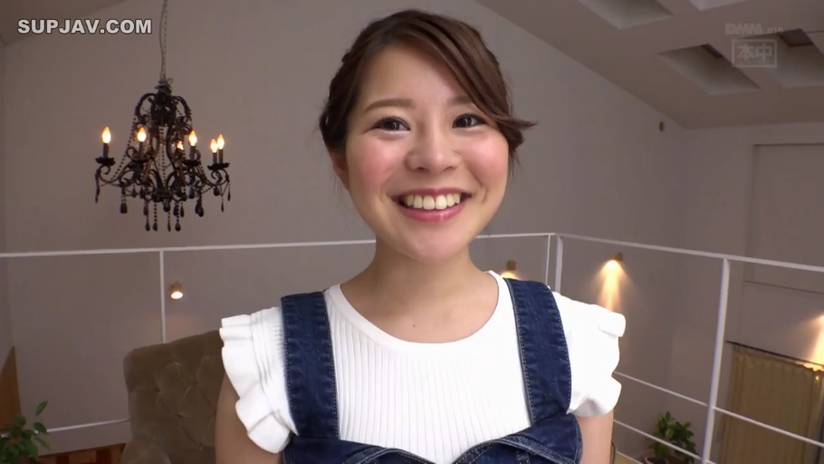 室内 · 面部 · 正面 · 背带裤