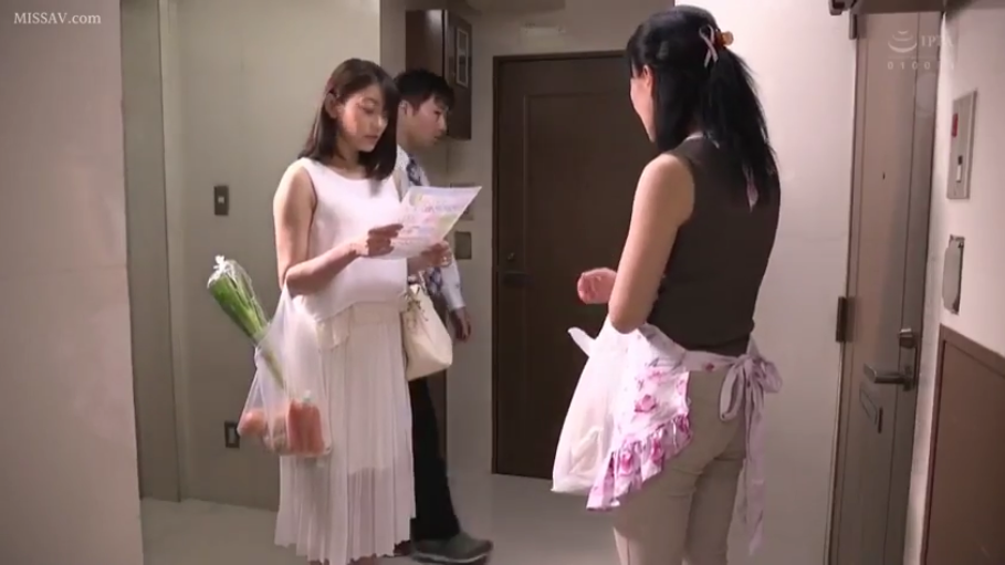 平静 · 印花围裙 · 打印纸 · 公寓玄关