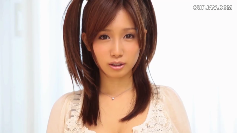 室内 · 面部特写 · 注视镜头 · 正面 · 蕾丝上衣 · 诱惑表情