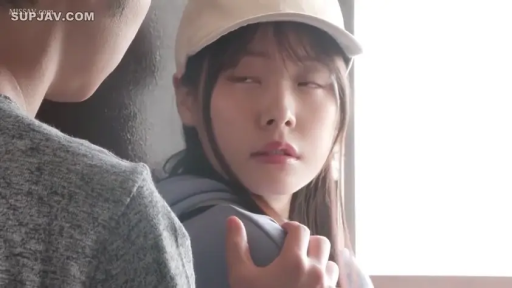 室内 · 面部特写 · 棒球帽