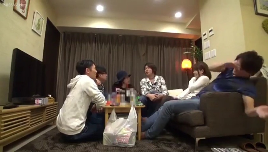 客厅 · 零食 · 休闲衬衫 · 欢笑
