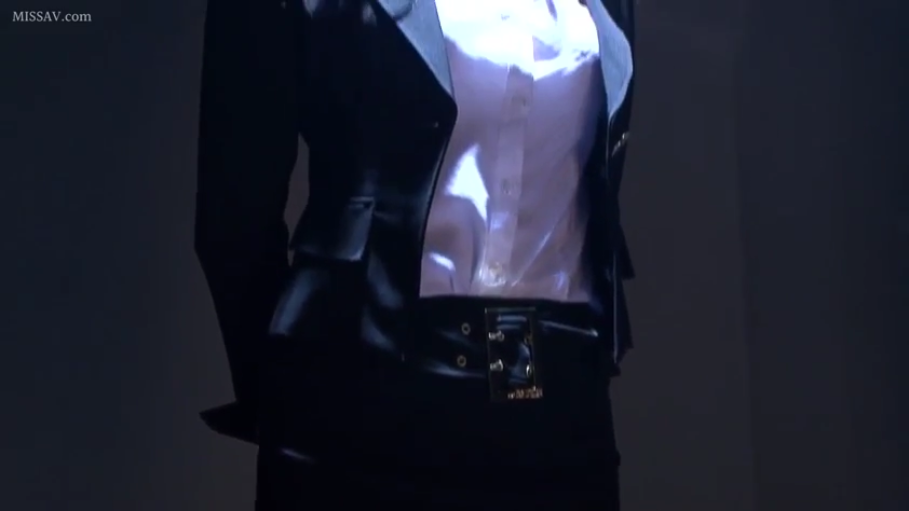 室内 · 站姿 · 职业装 · 躯干特写