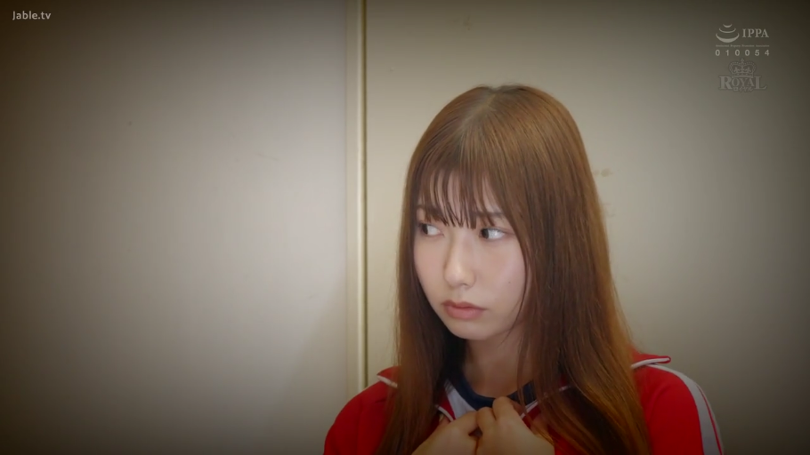 室内 · 面部特写 · 不知所措 · 体操服内搭