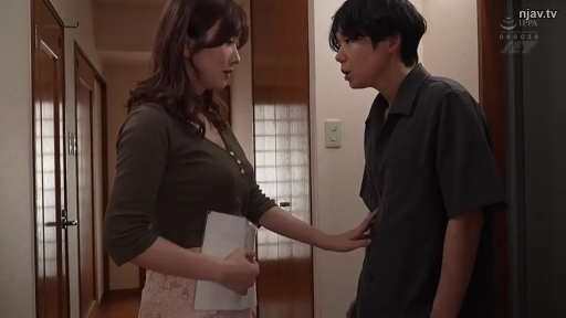 严肃 · 紧身针织衫 · 半身 · 走廊 · 抚摸 · 面对面 · 文件 · 成人剧情