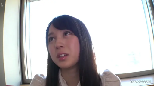 泪眼朦胧 · 眼神特写 · 室内窗边 · 白色浅色上衣 · 泪光