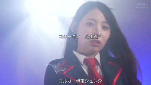 室内 · 站姿 · 半身特写 · 学生制服 · 凝视镜头 · 茫然 · 黑长直