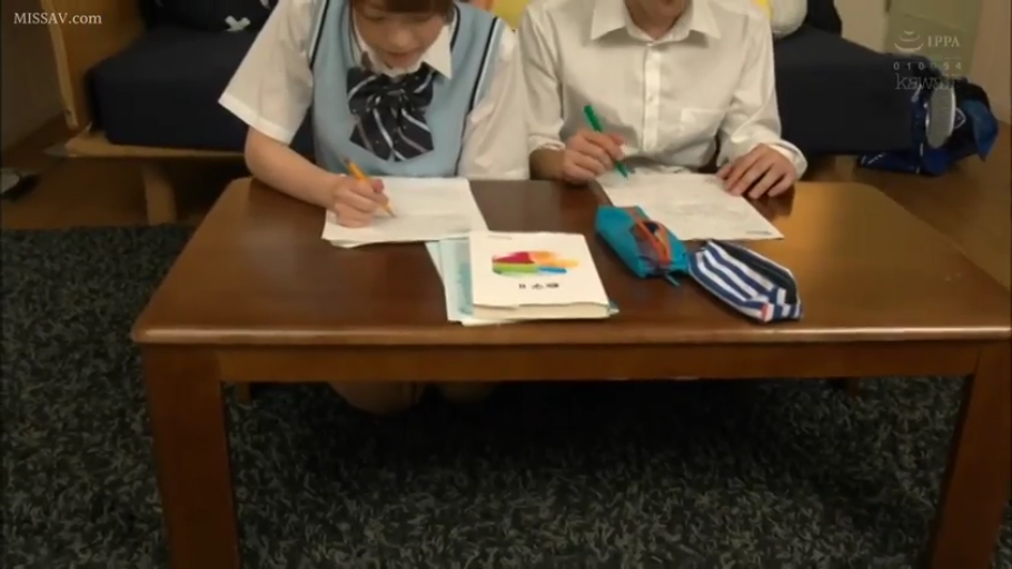 室内 · 坐姿 · 专注 · JK制服 · 双人 · 学习 · 课本