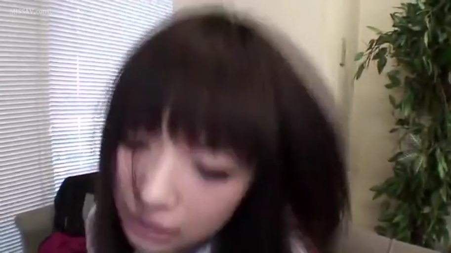 室内 · 俯身 · 脸部特写 · 口交 · 闭眼 · 制服 · 动态模糊