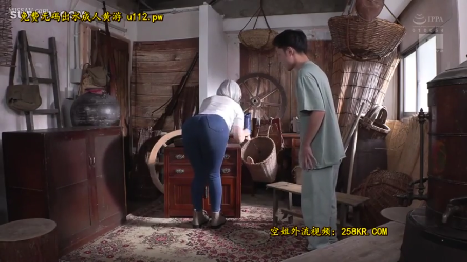 专注 · 背对 · 剧情 · T恤 · 篮子 · 杂物间 · 搜寻