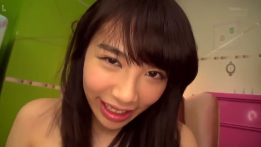 室内 · 俯身 · 脸部特写 · 微笑 · 裸体 · 注视镜头 · 长发