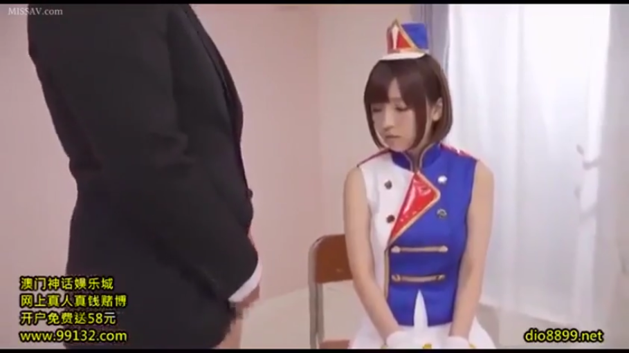 室内 · 演出制服 · 全身侧拍 · 沉默 · 无 · 制服帽
