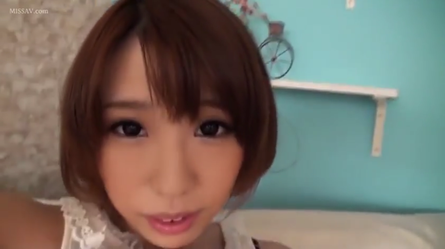 卧室 · 渴望 · 面部特写 · 白色蕾丝吊带