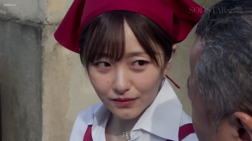 顔部のクローズアップ · 站姿 · 对视 · 近景 · 红帽子 · 室外墙边 · 红帽子 · 微妙表情