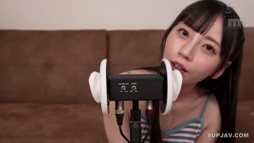 室内 · 脸部特写 · 前倾 · 条纹吊带