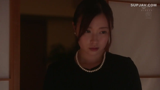 站立 · 和室 · 半身 · 凝視 · 忧伤 · 丧服