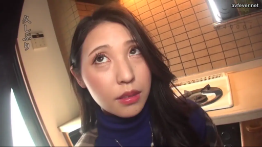 翻白眼特写 · 厨房 · 嘴唇微张 · 深蓝色高领毛衣 · 口交 · 抬头视角