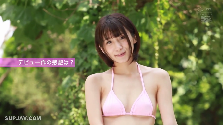 站姿 · 微笑 · 上半身 · 户外 · 日本AV · 粉色比基尼 · 看着镜头