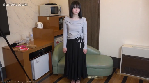 平静 · ホテルルーム · 顔のクローズアップ · 润滑剂 · 灰色长袖上衣 · 桌上有润滑剂和跳蛋