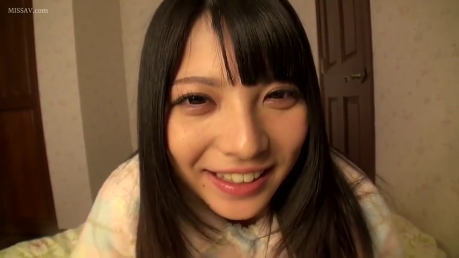 室内 · 脸部特写 · 趴姿 · 微笑 · 注视 · 睡衣 · 亚洲女性