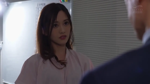 严肃 · 脸部 · 办公室 · 站立 · OL装 · 对视 · 白板 · 日本AV