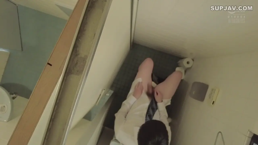白色学生制服衬衫 · 裆部特写 · 自慰 · 学校厕所