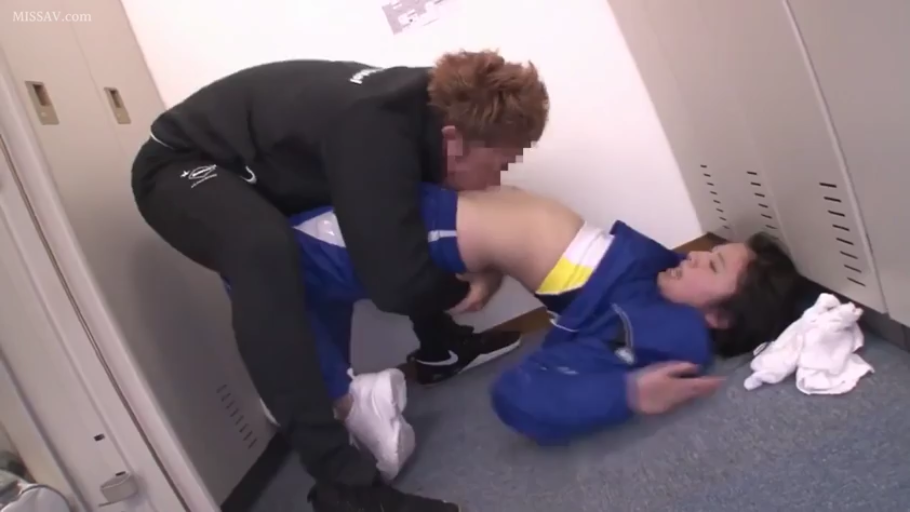 中景 · 张口 · 仰卧 · 更衣室 · 储物柜 · 有码 · 舔舐 · 运动服