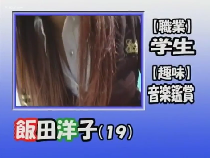 深色制服外套 · 录影棚 · 无 · 无 · 日语文字信息 · 人物胸部特写