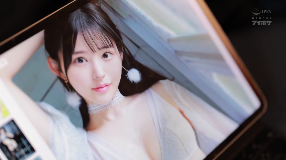 室内 · 锁骨区域 · 含情脉脉 · 高画质 · 白色蕾丝颈带 · 白色蕾丝颈圈