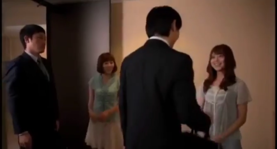 室内 · 女士夏季短袖上衣 · 微笑