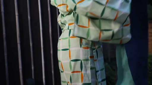 户外 · 静止 · 浴衣 · 夜间 · 竹篱 · 侧立 · 腰部特写