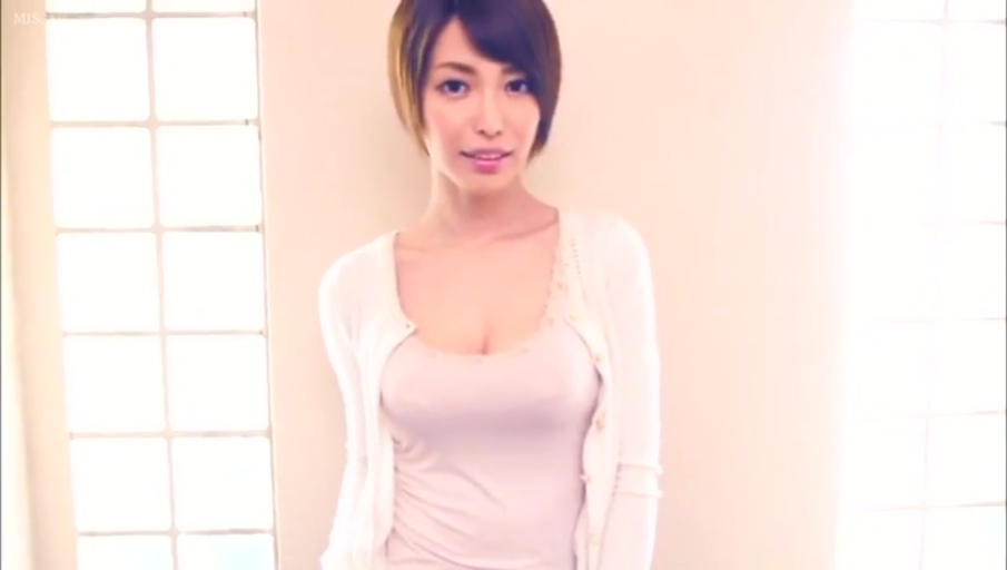 室内 · 上半身特写 · 诱惑 · 白色修身背心