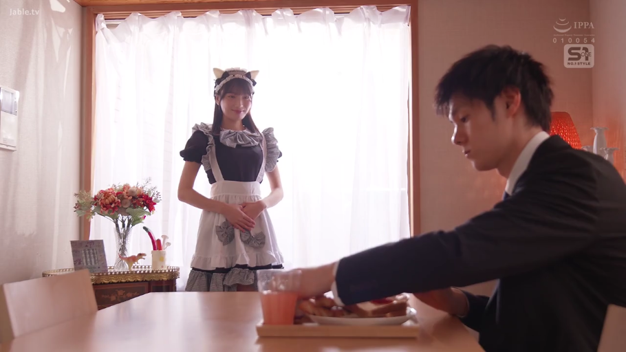 室内 · 角色扮演 · 站立 · 微笑 · 女仆装 · 猫耳发箍 · 侍奉