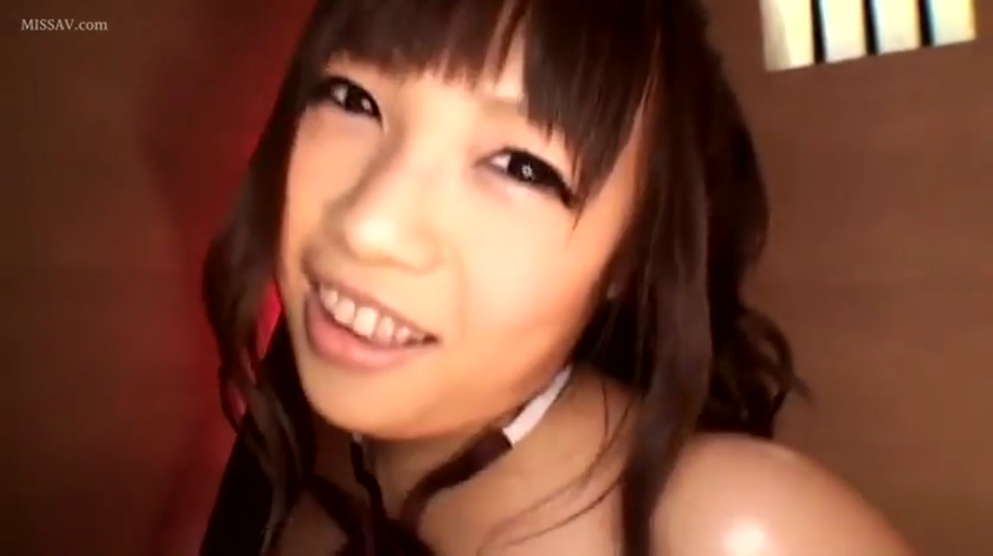 室内 · 脸部特写 · 妩媚 · 吊带 · 光影暗淡