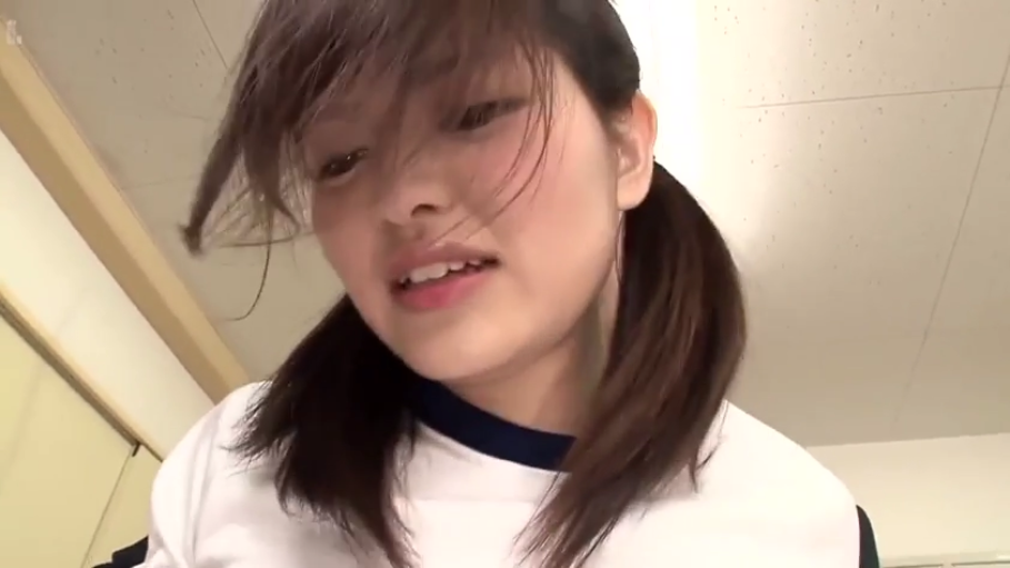 室内 · 嘴巴微张 · 面部特写 · 圆领衫 · 凌乱发丝 · 口交