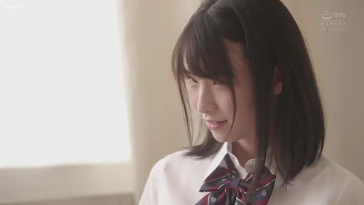 室内 · 坐姿 · 脸部特写 · 注视 · JK制服 · 日本AV · 坏笑