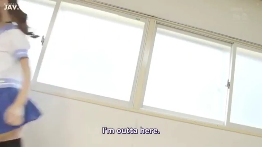 室内 · 中景 · 学生制服