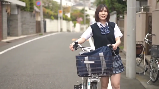 自然 · 深蓝色针织背心 · 全身镜头 · 街道 · キャンパス風 · 学生书包