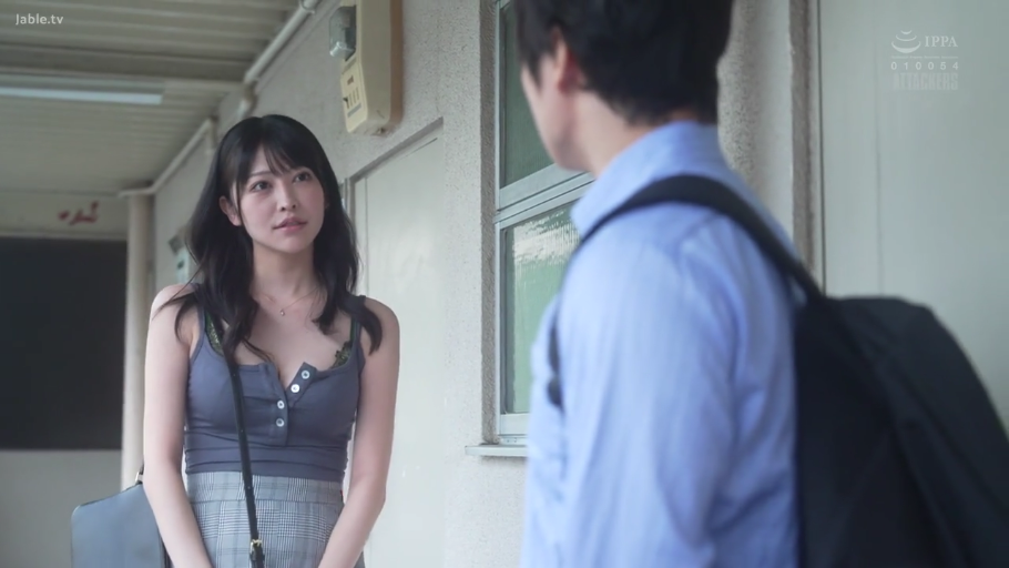 站立 · 中景 · 走廊 · 邂逅 · 紧身背心