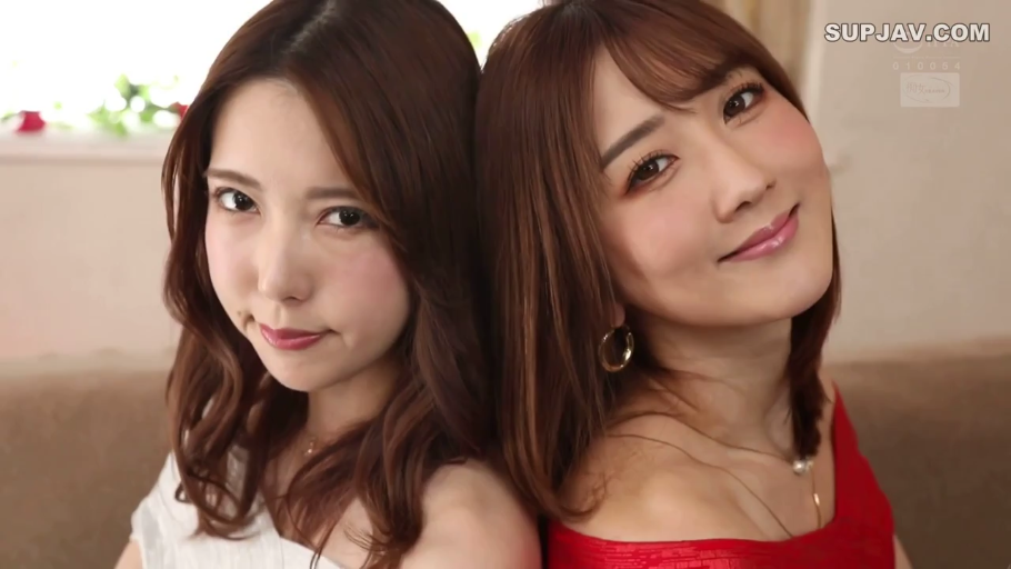 室内 · 肩膀特写 · 直视 · 红色抹胸上衣 · 精致妆容