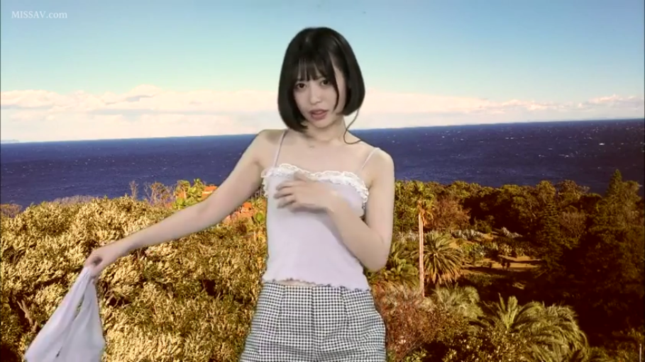 中景 · 站姿 · 诱惑 · 吊带背心 · 海边 · 手拿内裤