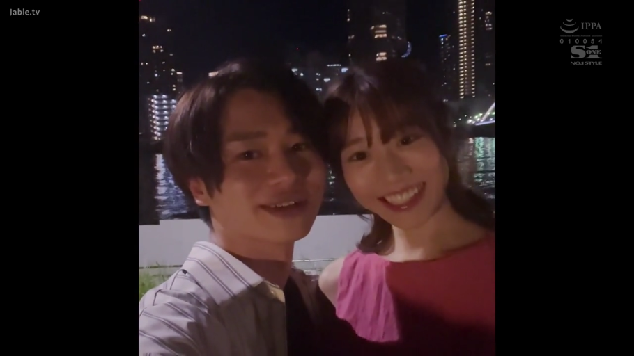 幸福 · 夜景 · 两人面部特写 · 女士粉色无袖上衣