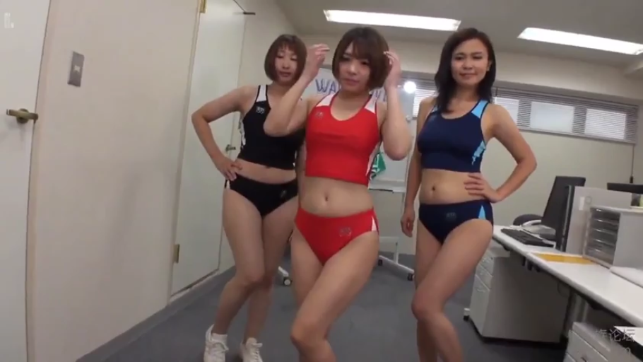 办公室 · 自信 · 人物全身特写 · 运动底裤