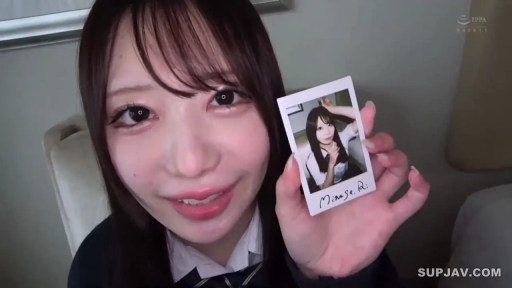 室内 · 脸部特写 · 制服