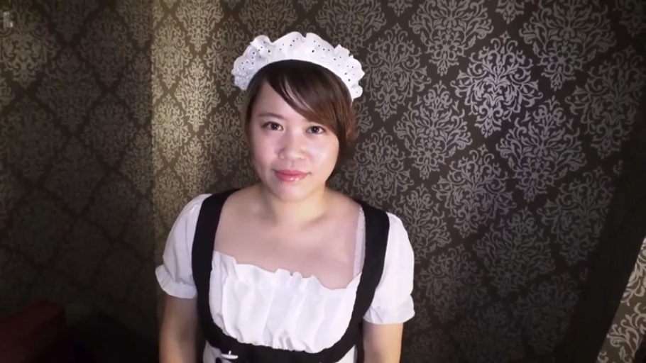 室内 · 站立 · 微笑 · 半身 · 女仆装 · 注视镜头 · 蕾丝发箍 · 成年女性