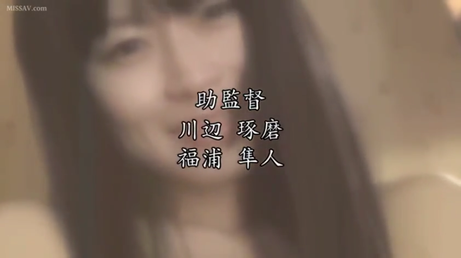 室内 · 脸部 · 字幕 · 微笑 · 裸体 · 凝视 · 正面