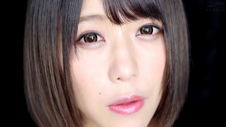 脸部特写 · 凝视 · 摄影棚 · 短发 · 正面 · 微张双唇