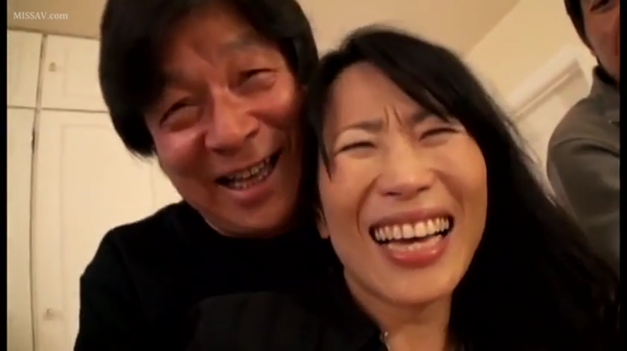 室内 · 面部特写 · 黑色便服