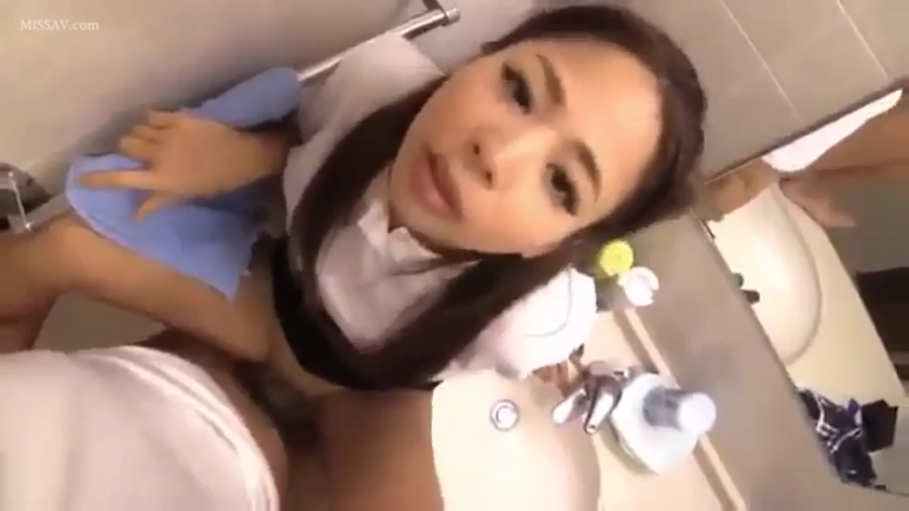 脸部特写 · 口交 · 迷离 · 白衬衫 · 跪姿 · 洗手间