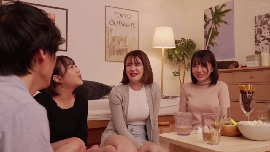 公寓 · 开衫 · 交谈 · 零食 · 聚会